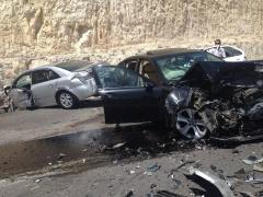 بالصور : حادث سير مروع على طريق واد النار