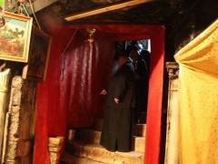 بالصور: غبطة البطريرك ثيوفيلوس الثالث بطريرك يتفقد كنيسة المهد بعد الحادث