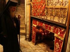 بالصور: غبطة البطريرك ثيوفيلوس الثالث بطريرك يتفقد كنيسة المهد بعد الحادث