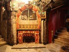 بالصور: غبطة البطريرك ثيوفيلوس الثالث بطريرك يتفقد كنيسة المهد بعد الحادث