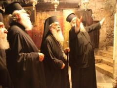 بالصور: غبطة البطريرك ثيوفيلوس الثالث بطريرك يتفقد كنيسة المهد بعد الحادث