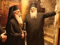 بالصور: غبطة البطريرك ثيوفيلوس الثالث بطريرك يتفقد كنيسة المهد بعد الحادث