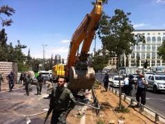 بالصور : استشهاد فلسطيني في القدس بدعوى تنفيذ عملية بجرافة