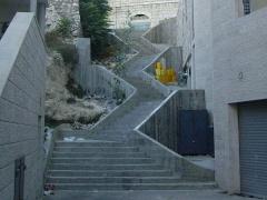 بالصور : بث روح الحياة العامة والحركة في إحدى أدراج مدينة بيت لحم