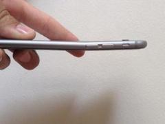 صور : هاتف “آيفون 6 بلس” يُعاني من انحناء لدى وضعه في الجيبة لفترة طويلة