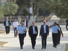 رئيس بلدية الاحتلال يقتحم الاقصى