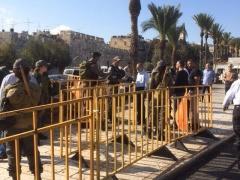 القدس: مواجهات والاحتلال يمنع المصلين من الوصول للاقصى