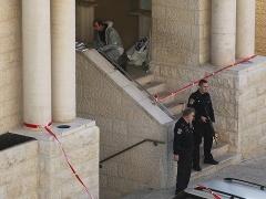 القدس المحتلة: أربعة قتلى إسرائيليين بهجوم على كنيس في حي هارنوف