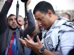 بالصور: الشاعر المصري هشام الجخ يحي أمسية شعرية في بيت لحم