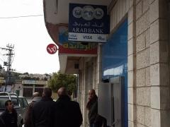 صور:- احباط عملية سطو على الصراف الالي للبنك العربي في بلدة العبيدية شرق بيت لحم