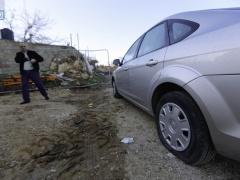 بالصور:- مستوطنون يخطون شعارات عنصرية في حي بيت صفافا