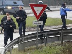 الحرب على الارهاب:- احتجاز رهائن بعد تبادل لاطلاق النار في بلدة شمال باريس