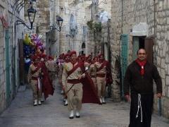 بالصور:- كشافة تيراسنطة تستقبل حارس الاراضي المقدسة على بلاط كنيسة المهد