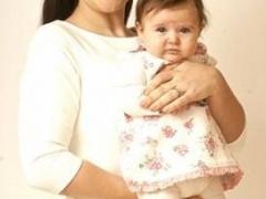 عائلة تستقبل الفتاة الأولى.. منذ 200 سنة !! (صور)