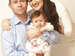 عائلة تستقبل الفتاة الأولى.. منذ 200 سنة !! (صور)