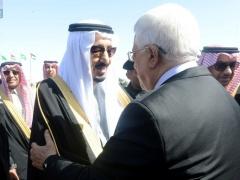 لأول مرة : ملك السعودية يستقبل الرئيس بأرض المطار