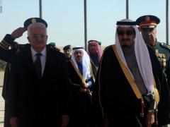 لأول مرة : ملك السعودية يستقبل الرئيس بأرض المطار