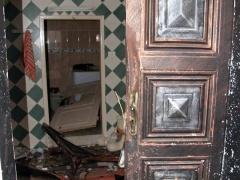 بالصور: اعتقال شاب من سنجل بعد تفجير باب منزله