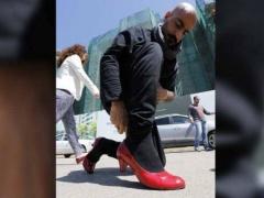 رجال لبنان بحذاء أحمر وكعب عال للتضامن مع النساء ومناهضة العنف