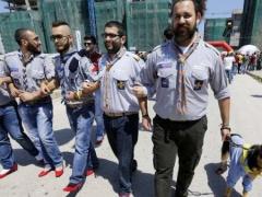 رجال لبنان بحذاء أحمر وكعب عال للتضامن مع النساء ومناهضة العنف