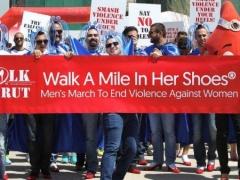 رجال لبنان بحذاء أحمر وكعب عال للتضامن مع النساء ومناهضة العنف