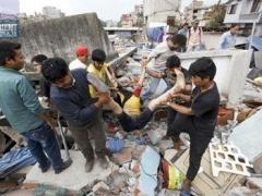 بالصور.. دمار زلزال النيبال ومبانٍ تاريخية تحولت لأنقاض