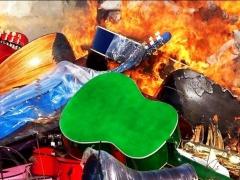 بالصور.. داعش يحطم آلات موسيقية ببني غازي