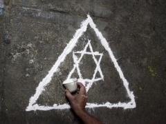 بالصور ... طقوس شعوذة لعلاج المثلية الجنسية