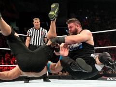 بالصور : كارثة تحل على جون سينا في عرض Elimination Chamer