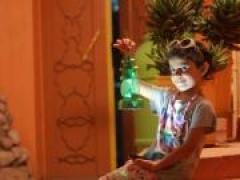 غزيون يلونون منازلهم بألوان حيوية مع بدء رمضان