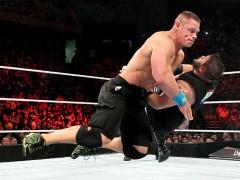 بالصور : كارثة تحل على جون سينا في عرض Elimination Chamer