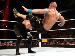 بالصور : كارثة تحل على جون سينا في عرض Elimination Chamer