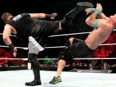 بالصور : كارثة تحل على جون سينا في عرض Elimination Chamer