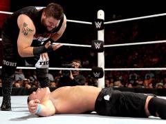 بالصور : كارثة تحل على جون سينا في عرض Elimination Chamer