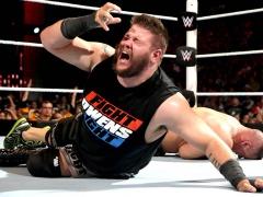 بالصور : كارثة تحل على جون سينا في عرض Elimination Chamer