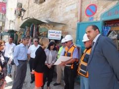 رئيسة بلدية بيت لحم وجوانا منتلو تتفقدان مشروع السوق القديم ومكتب خدمة الجمهور