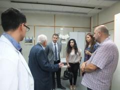 وفد من مؤسسة تطوير بيت لحم 2000 الفلسطينية في التشيلي يزور مركز بيت ساحور الطبي