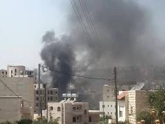 بالصور: أهل مواطن قتل في بيت جالا يحرقون منزل المشتبه به في قتل نجلهم