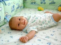 بالصور : مواطن أردني يعرض طفله الاصغر عمره ”سنتين” على موقع تجاري