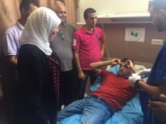 بالصــــور.. اصابة طاقم رؤيا في فلسطين بحروق نتيجة رشقهم بغاز الفلفل من قبل الاحتلال