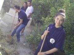 بالصور | مجلس شبابي بيت لحم يشارك في تنظيف مقبرة الأرمن