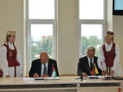 بلدية بيت ساحور توقع اتفاقية تآخي مع بلدية أوتينا اللتوانية