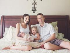 صور مؤثرة جدا: عائلة تودّع طفلتها المصابة بالسرطان بـ جلسة تصوير لتخليد حياتها القصيرة