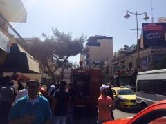 بالصور اخماد حريق في سوبر ماركت في بيت لحم