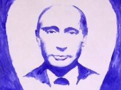 بالصورة- فنانة رسمت بوتين بثدييها بدل الفرشاة فسرقت اللوحة لندرتها!