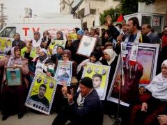 38 من أهالي أسرى غزة يزورون 20 أسيرًا بـ