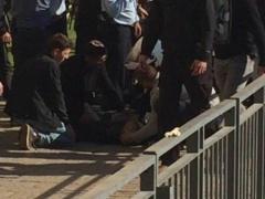 بالفيديو والصور- شهيدان واصابة 3 إسرائيليين في عملية طعن بالقدس المحتلة