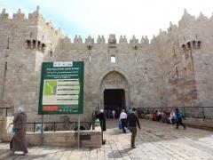 بالفيديو والصور- شهيدان واصابة 3 إسرائيليين في عملية طعن بالقدس المحتلة