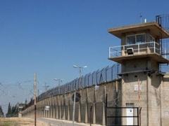 توتر بسجن مجدو- اضراب 10 اسرى وتنكيل مستمر