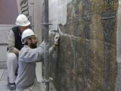 إكتشاف أيقونات تاريخية كبيرة مصنوعة من الذهب على جدران كنيسة المهد